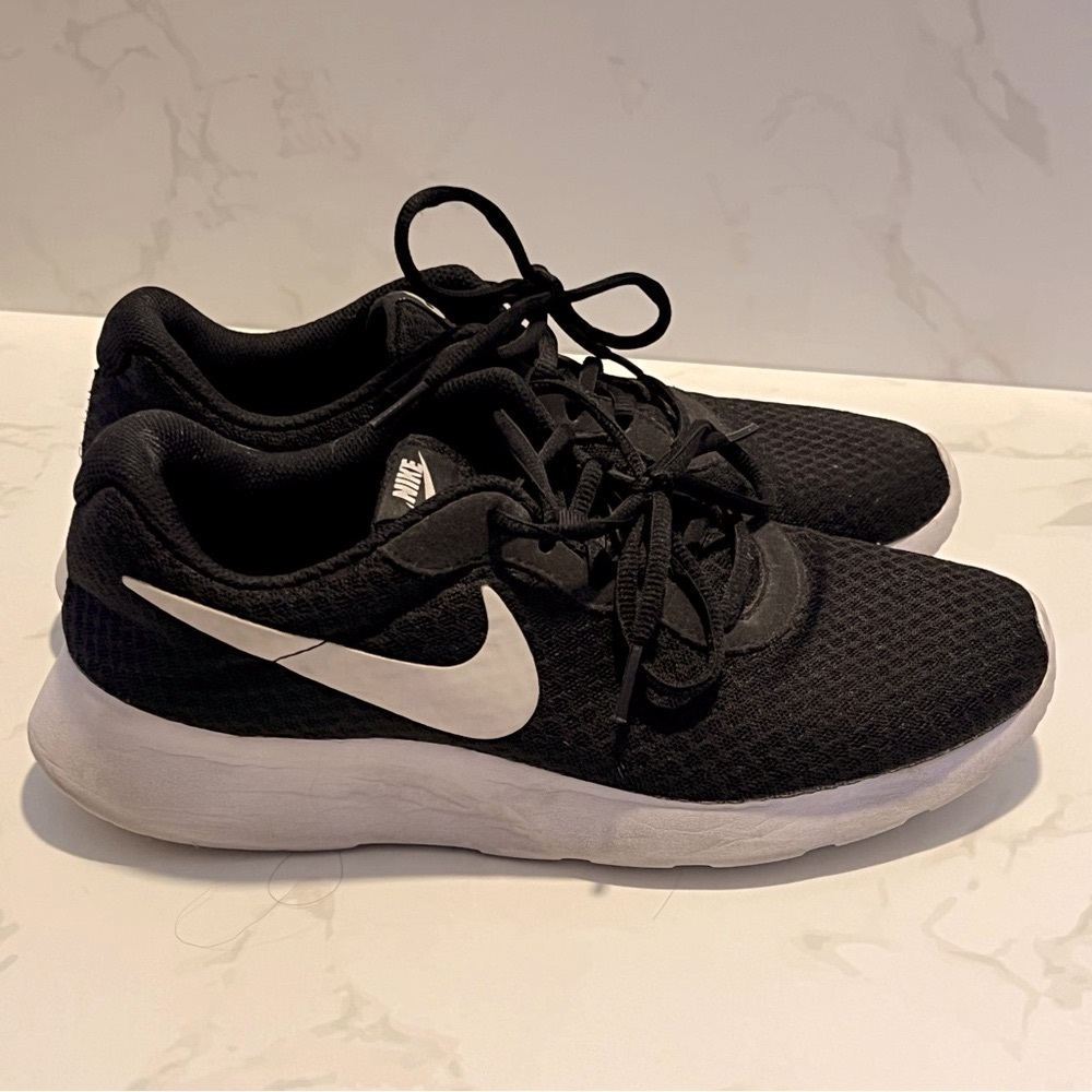 Nike Women’s Black & White Running Walking Shoes